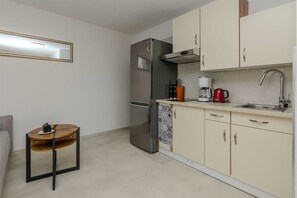 Fridge, microwave, stovetop, coffee/tea maker