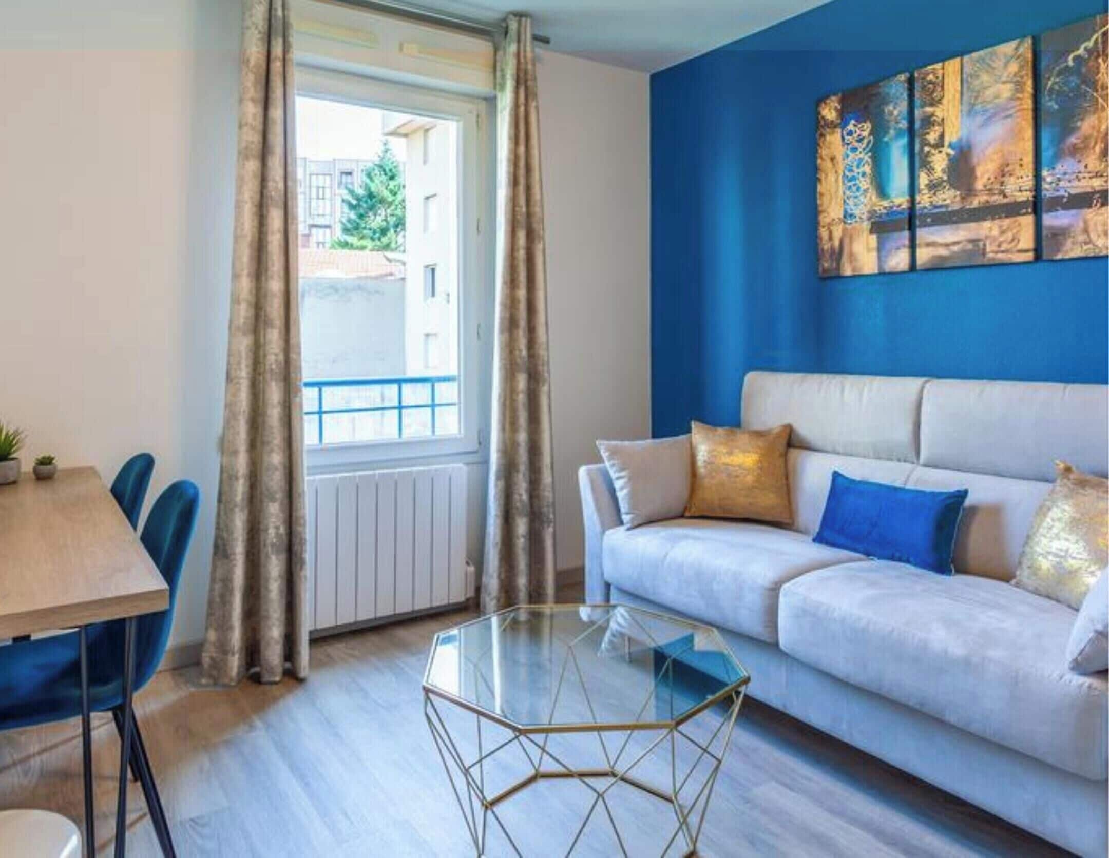 テレビ、書庫、書斎 / ワークスペース