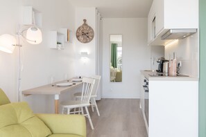 Interior - "Green Cosy", Doua / INSA / CESI, balcony, garage available, work space (Villeurbanne)