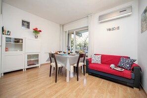 Familienapartment, Mehrere Schlafzimmer, Seeseite (Riva Lago e Spiaggia Apartment) | Speisen