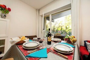 Appartement Familial, plusieurs chambres, en bord de lac (Riva Lago e Spiaggia Apartment) | Restauration