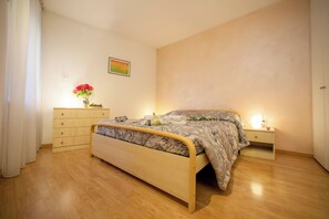 Apartamento familiar, varias habitaciones, junto al lago (Riva Lago e Spiaggia Apartment) | 2 dormitorios, wifi gratis, ropa de cama