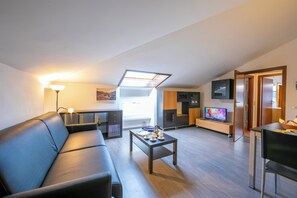 Family Apartment, Multiple Bedrooms (Casa Franco e Ilva 1) | Living area | Flat-screen TV - Casa Franco e Ilva 2 (Arco)