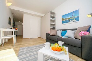 Familienstudio (Nido sui Tetti di Riva del Garda) | Wohnbereich | Flachbildfernseher