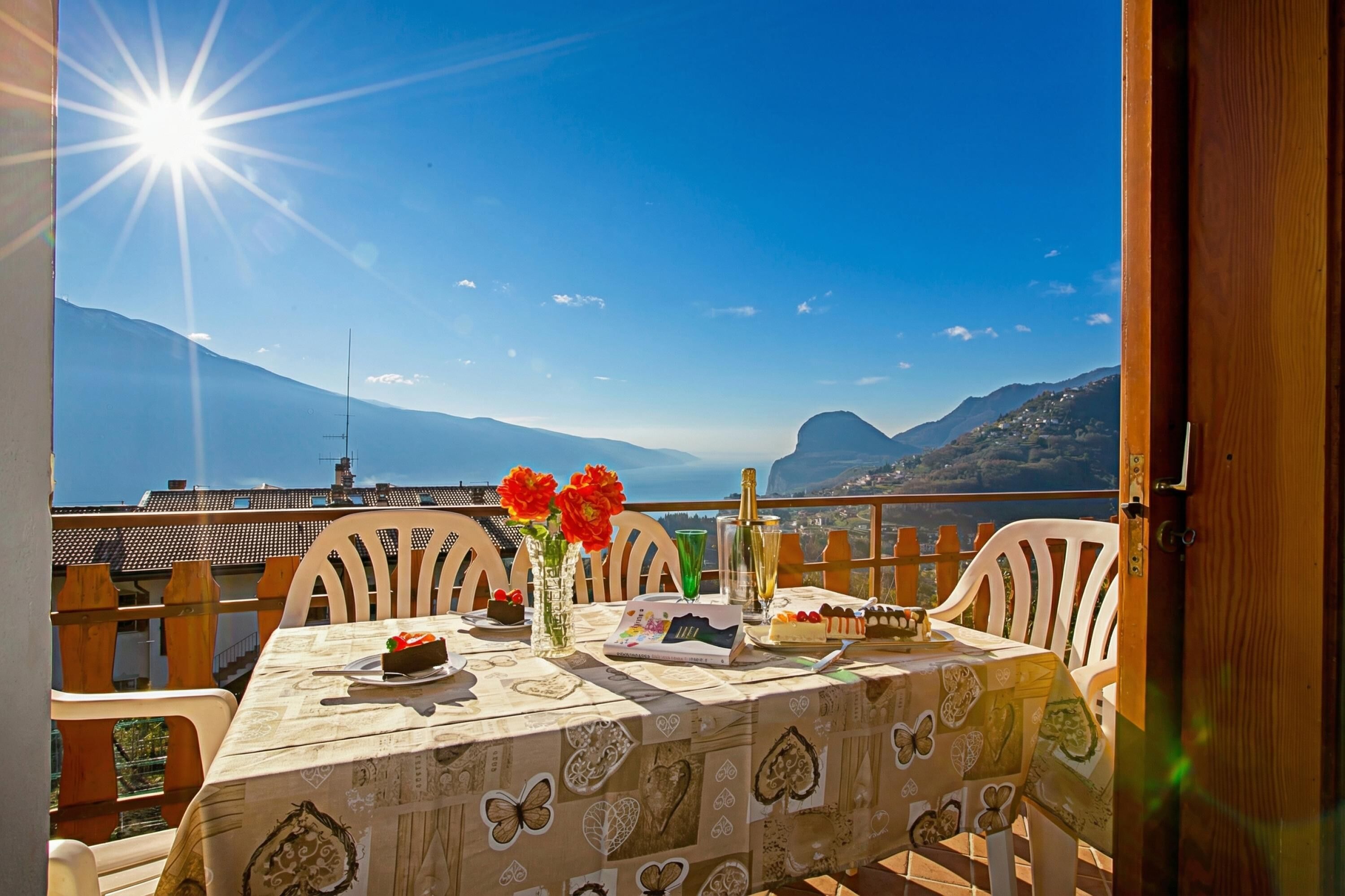 Family Apartment, Multiple Bedrooms, Mountainside (Balcone Panoramico sul Garda) | Outdoor dining