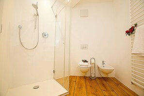 Family Townhome, Multiple Bedrooms, 2 Bathrooms (Casa Alla Grotta) | Bathroom - Casa Alla Grotta (Arco)