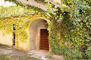 Family Townhome, Multiple Bedrooms, 2 Bathrooms (Casa Alla Grotta) | Exterior detail - Casa Alla Grotta (Arco)