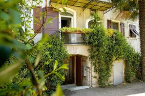 Exterior detail - Casa Alla Grotta (Arco)