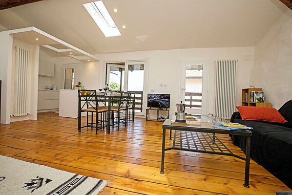 Family Townhome, Multiple Bedrooms, 2 Bathrooms (Casa Alla Grotta) | Living area - Casa Alla Grotta (Arco)