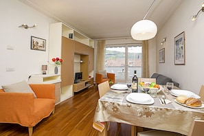 Appartamento familiare, 1 letto matrimoniale con divano letto (Appartamento Elite) | Ristoranti