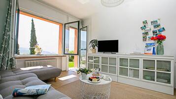 Apartamento família, vários quartos, ao lado da montanha (Casa Turchese) | Área de estar | TV de tela plana