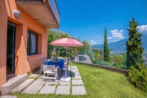 Outdoor dining - Casa Turchese (Riva del Garda)