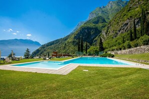 Seasonal outdoor pool - Casa Turchese (Riva del Garda)