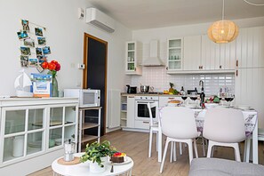 Familienapartment, Mehrere Schlafzimmer, Bergseite (Casa Turchese) | Esszimmer