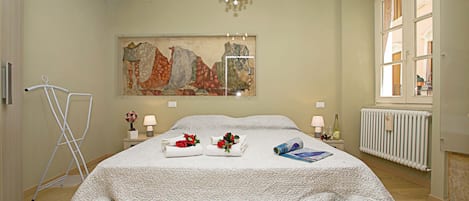 Familienapartment, Mehrere Schlafzimmer (Residenza Il Cavaliere del Lago) | 2 Schlafzimmer, kostenloses WLAN, Bettwäsche