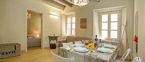 Family Apartment, Multiple Bedrooms (Residenza Il Cavaliere del Lago) | Dining