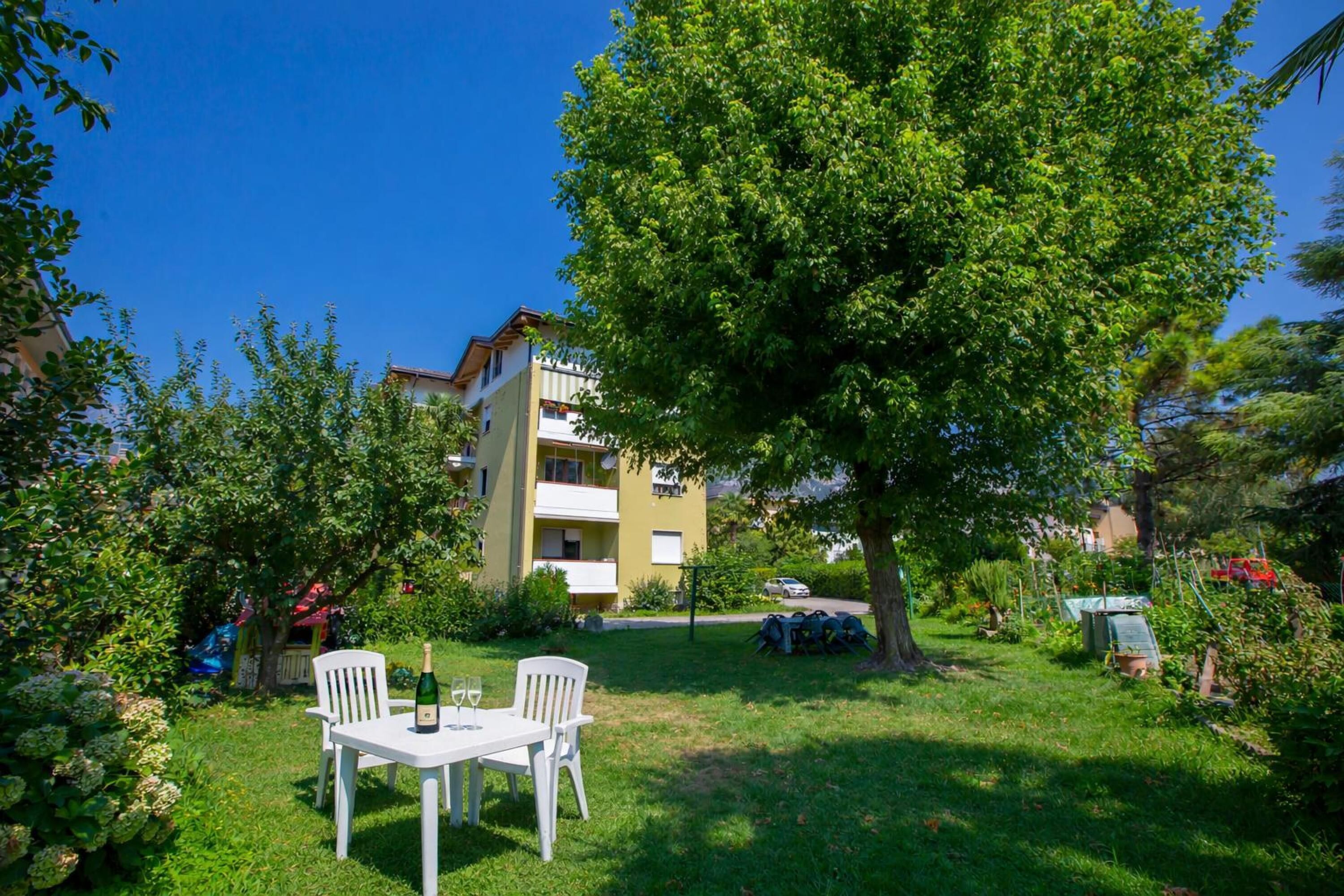 Apartamento familiar, 2 habitaciones, balcón (Bella Arco Apartment) | Restaurante al aire libre