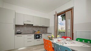 อพาร์ทเมนท์สำหรับครอบครัว, 2 ห้องนอน, ระเบียง (Bella Arco Apartment with Balcony) | ครัวส่วนตัว