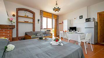 Family Studio, Mountain View, Mountainside (Tremosine Wonderful Lake View 1) | Living area