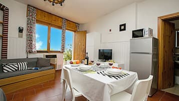 Family Studio, Mountain View, Mountainside (Tremosine Wonderful Lake View 1) | Living area | 22-inch flat-screen TV with cable channels, TV