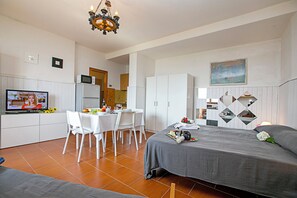 Familienstudio, Bergblick, Bergseite (Tremosine Wonderful Lake View 1) | WLAN, Bettwäsche