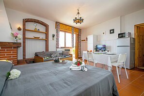 Family Studio, Mountain View, Mountainside (Tremosine Wonderful Lake View 1) | Living area