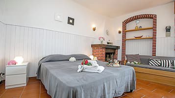 Family Studio, Mountain View, Mountainside (Tremosine Wonderful Lake View 1) | Interior