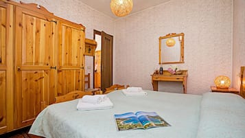 2 bedrooms, WiFi, bed sheets