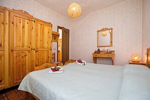 Familienapartment, Mehrere Schlafzimmer, Bergseite (Tremosine Wonderful Lake View 2) | 2 Schlafzimmer, WLAN, Bettwäsche