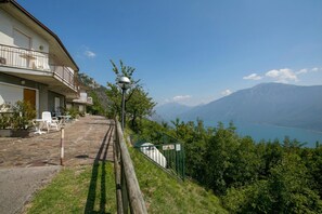 Familjelägenhet - flera sovrum - intill bergen (Tremosine Wonderful Lake View 2) | Terrass/Patio