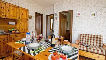 Familie appartement, meerdere slaapkamers, uitzicht op gebergte (Tremosine Wonderful Lake View 2) | Dineren