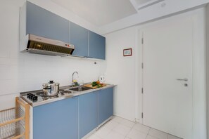 Family Apartment, Multiple Bedrooms, Lakeside (Residenza Lago D'Argento) | Private kitchen
