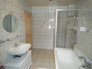 Baignoire, serviettes fournies