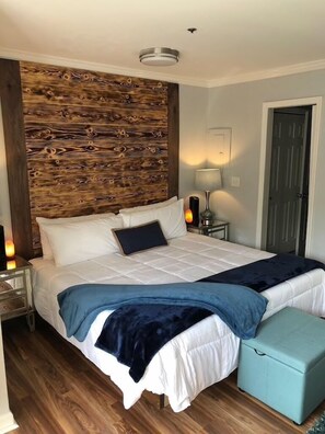 Een strijkplank/strijkijzer, wifi, beddengoed, rolstoeltoegankelijk