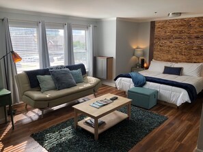 Iron/ironing board, WiFi, bed sheets, wheelchair access