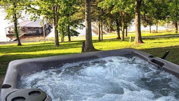 Bain à remous extérieur