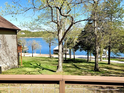 Cozy Lakefront Cabin w/ Private Hot Tub, Fire Pit, and views of Table Rock Lake