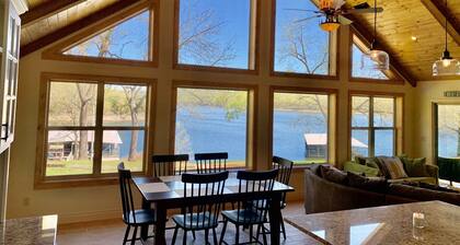 Peaceful Spring Break Escape to No Bad Days Cabin on Table Rock Lake w/ Fire Pit