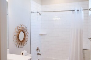 Bathroom - Freedom Vacation Rentals Pet-friendly Townhomes (Washington)