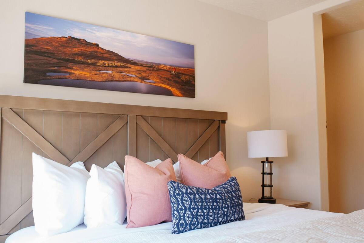 9 bedrooms, individually decorated, individually furnished