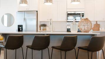 Condo, 2 Bedrooms | Private kitchen