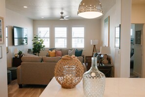 Condo, 2 Bedrooms | Living room - Freedom Vacation Rentals Condos With Pool View (Washington)