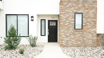 Condo, 2 Bedrooms | Exterior