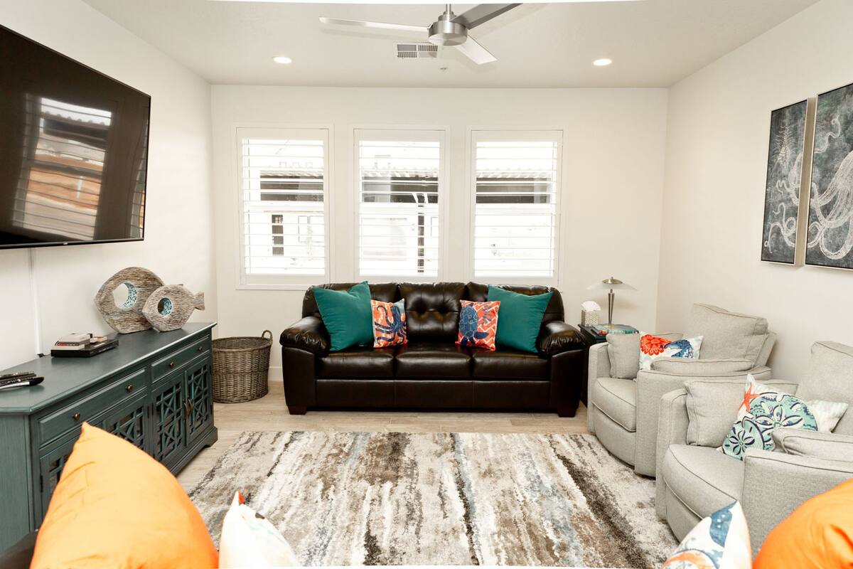 Condo, 2 Bedrooms | Living room