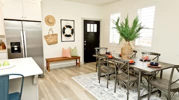 Condo, 2 Bedrooms | Dining