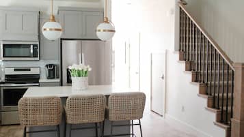 Townhome, 4 Bedrooms | Private kitchen | Oven