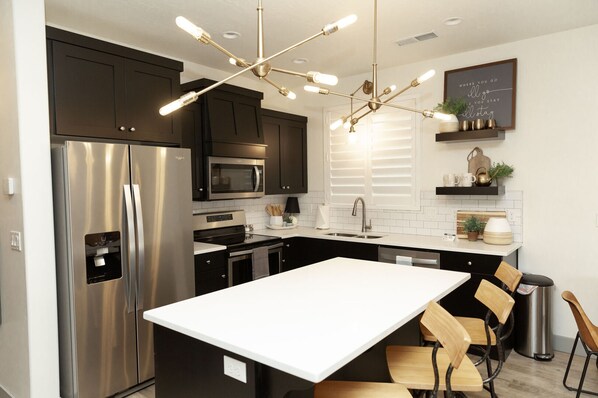 Townhome, 4 Bedrooms | Private kitchen