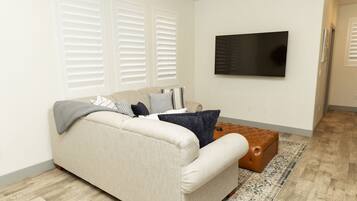 Townhome, 4 Bedrooms | Living room