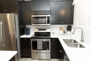 Townhome, 4 Bedrooms | Private kitchen