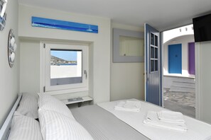 Coffres-forts dans les chambres, bureau, fer et planche à repasser